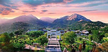 山东・新泰莲花山“雲湖观邸杯” 跑吧山地马拉松 Logo